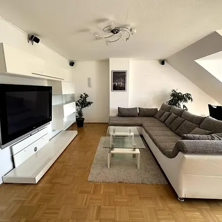 2-Zimmer-Wohnung Mit Balkon & Guter Anbindung In Aschaffenburg Apartment *