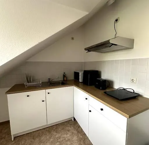 Grosszuegige 2-zimmer-wohnung Mit Balkon, Ruhige Lage Appartamento