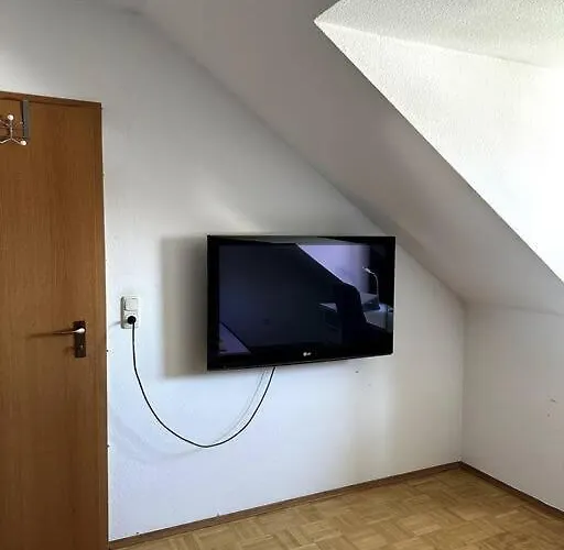 Grosszuegige 2-zimmer-wohnung Mit Balkon, Ruhige Lage Appartamento