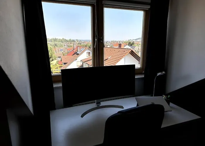 Grosszuegige 2-zimmer-wohnung Mit Balkon, Ruhige Lage Appartamento *